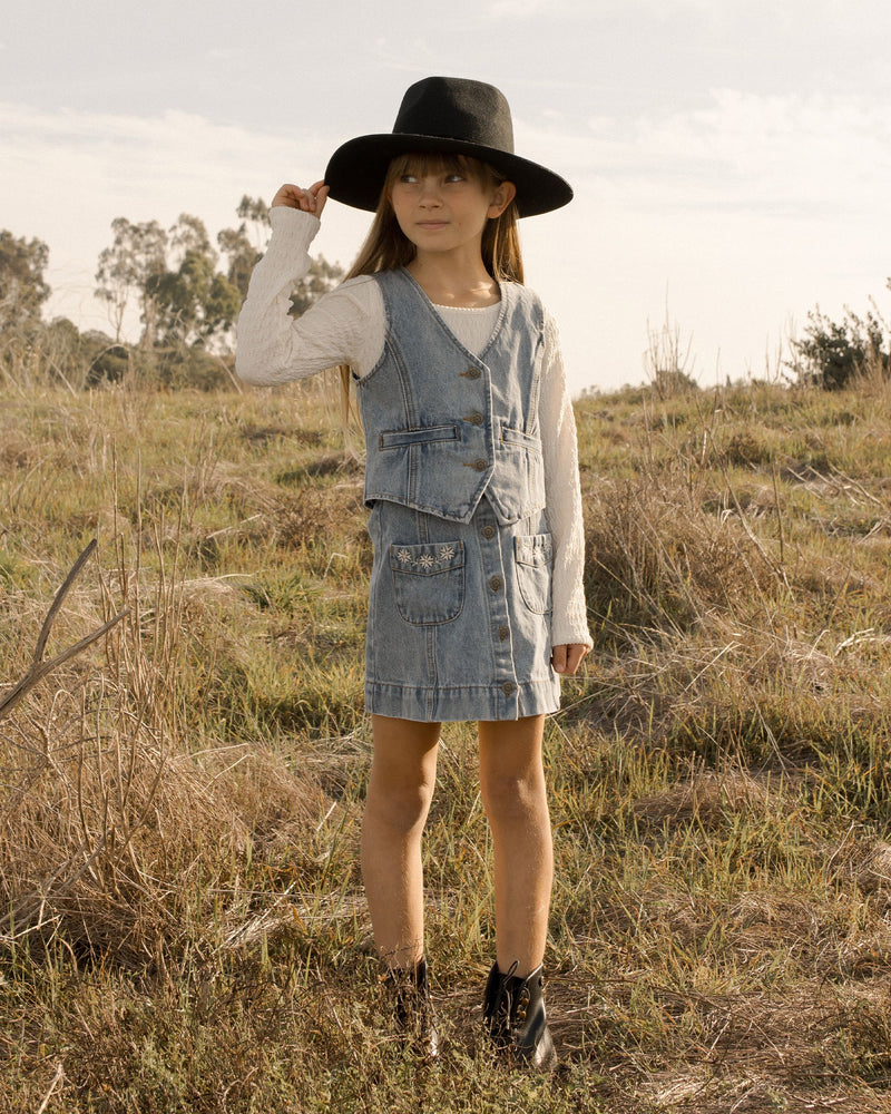 DENVER MINI SKIRT || LIGHT WASHED DENIM