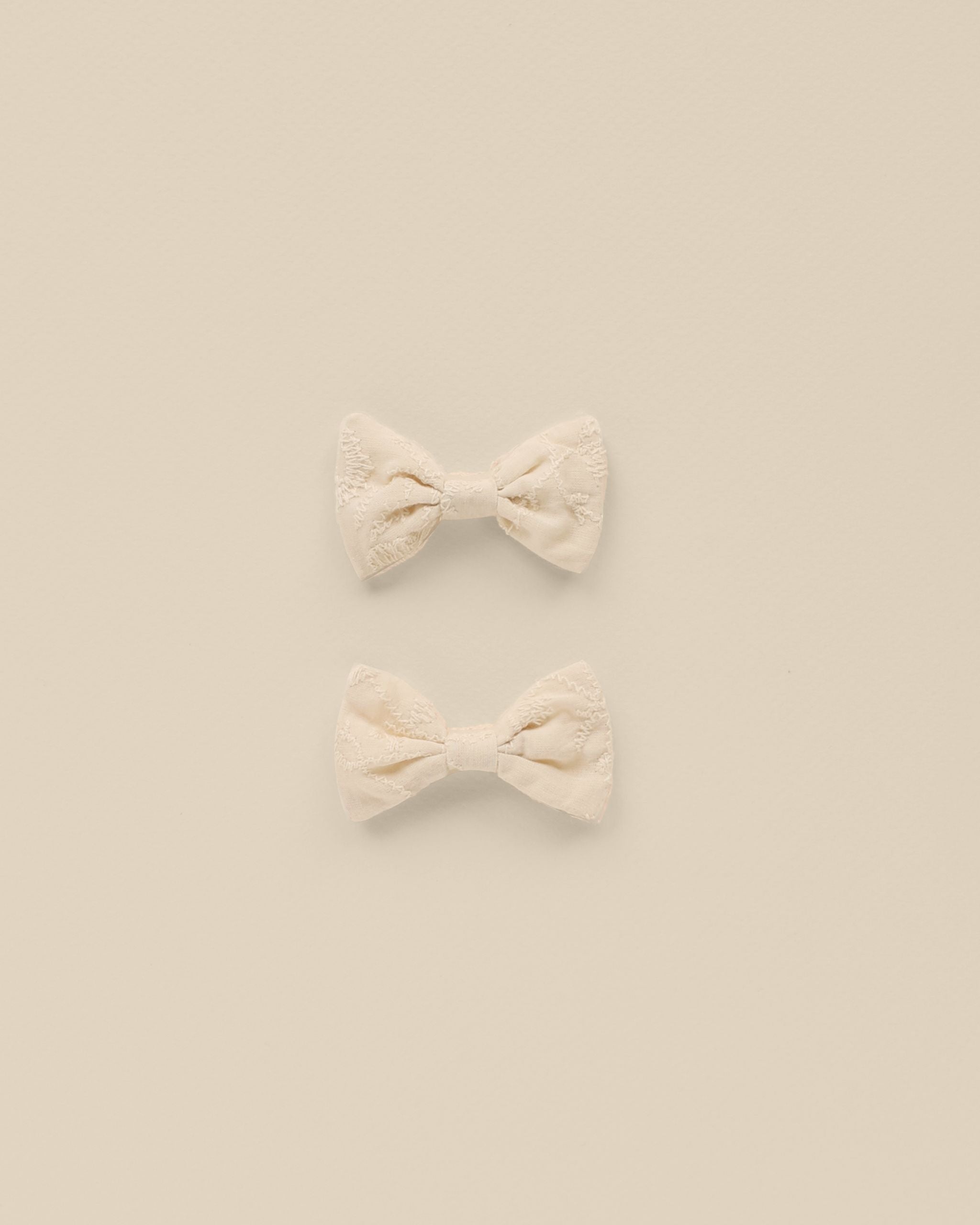 LITTLE BOW CLIP || NATURAL