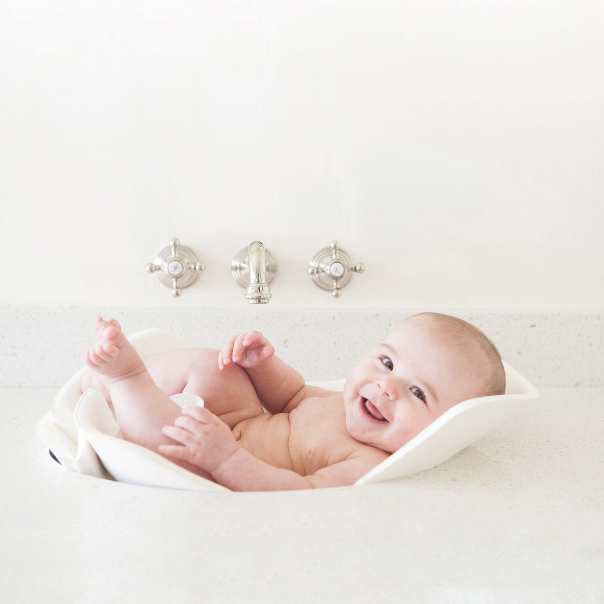 Pju white infant tub in lifestyle imagine